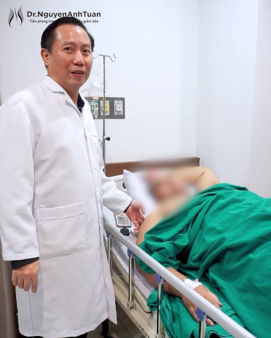 Sau phẫu thuật khoảng 2h đồng hồ, bệnh nhân của chúng tôi đã hồi phục tích cực, có thể đứng dậy đi lại và thực hiện các hoạt động cá nhân.