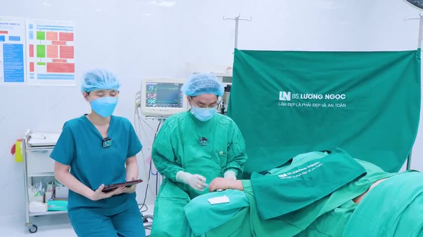 Có thể nói, đôi tay cũng là một trong những biểu hiện của sự lão hoá, của “vận mệnh”.