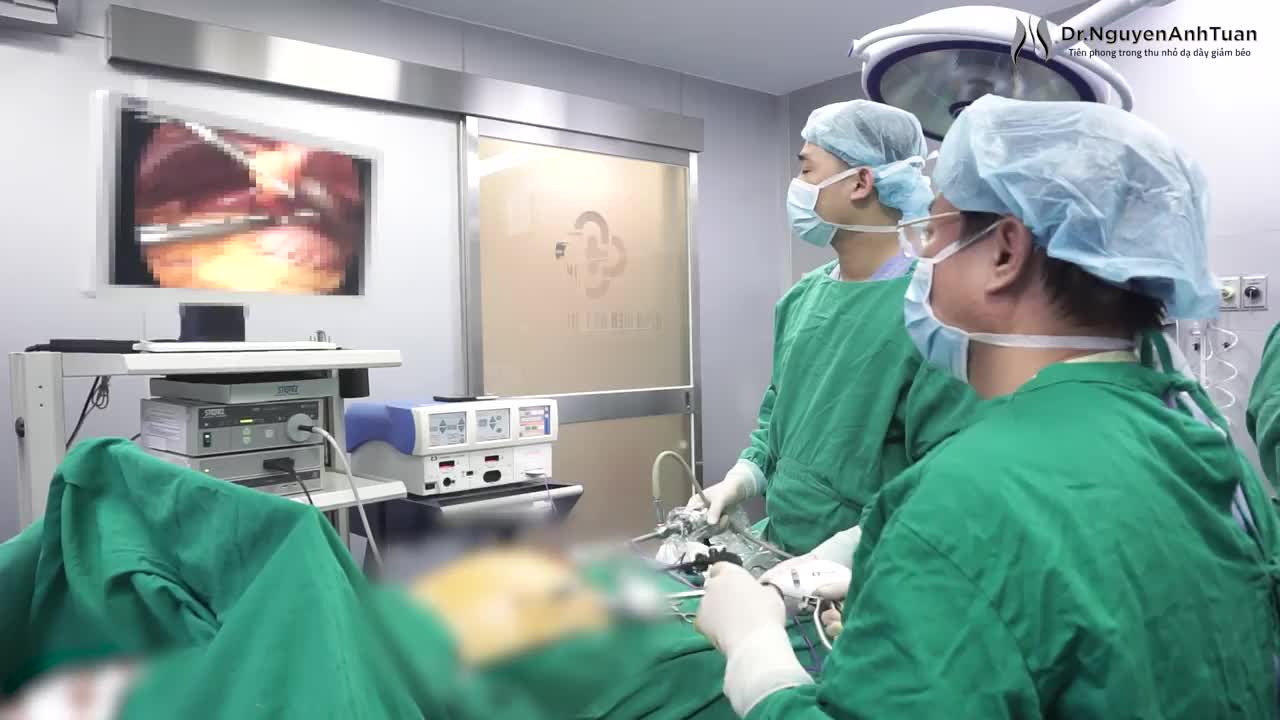 1 ca phẫu thuật rất đăc biệt cho bệnh nhân 47 tuổi, BMI=32, tuy chưa phải là một ca béo phì ở mức độ trầm trọng nhưng thể trạng bệnh nhân là điều đáng chú ý.