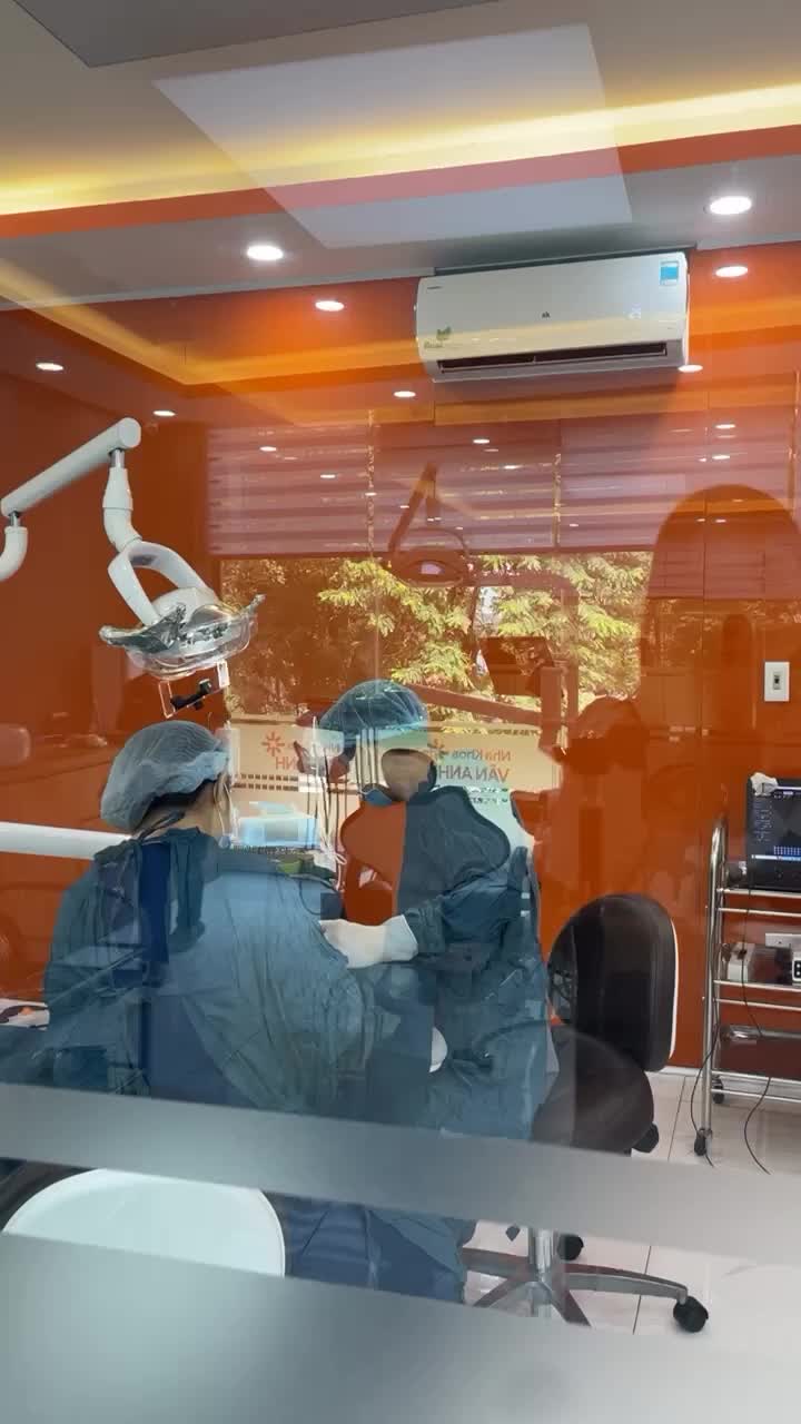 Cấy chân răng nhân tạo IMPLANT cho khách hàng PHẠM ANH THƯ 2003 mất răng 36