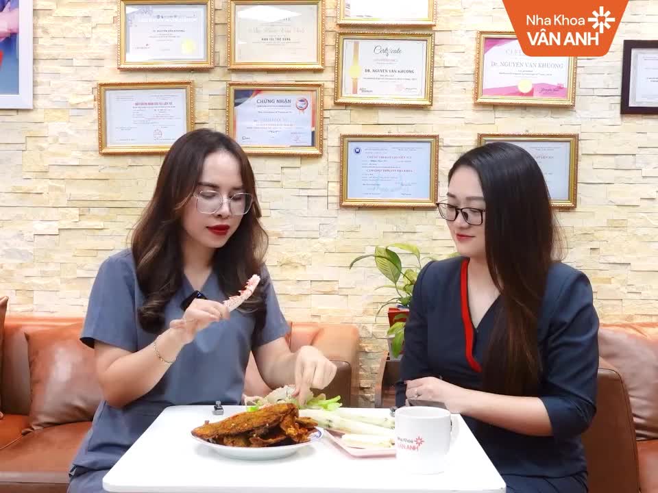 BỘ RĂNG SỨ 5 NĂM TUỔI CÓ CẮN GÃY CÀNG GHẸ, XÉ ĐÔI TẢNG THỊT BÒ ĐƯỢC KHÔNG?