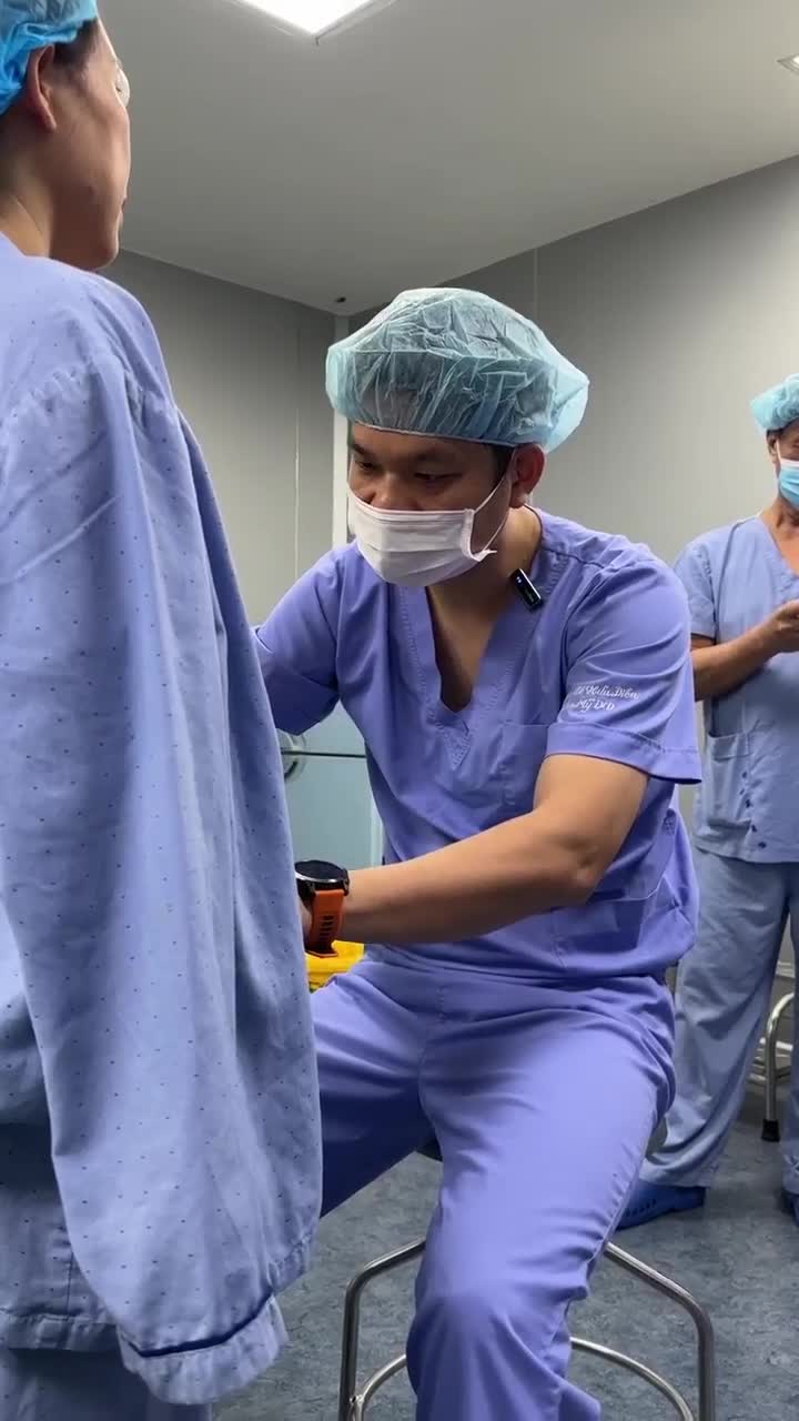 KHÁCH HÀNG THỰC HIỆN NÂNG V1 + THU ĐẦU TI + HÚT MỠ ĐÙI BẰNG CÔNG NGHỆ VASER LIPO.