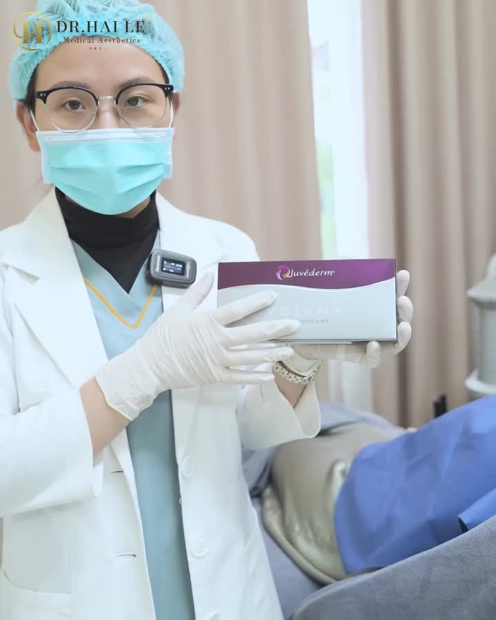 Vị khách hàng của chúng ta hôm nay đến Dr.Hải Lê tạo hình vùng cằm với phương pháp filler. Lắng nghe những chia sẻ của bác sĩ về ưu điểm của phương pháp làm đẹp này nhé!!
