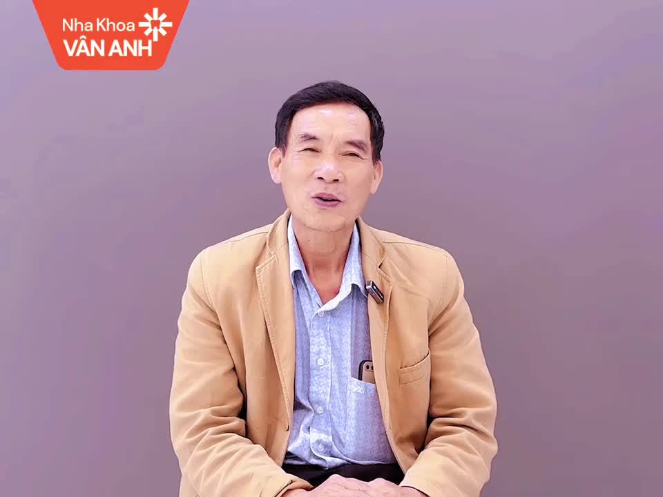 Chú Phấn từng nói "Có 2 thứ không thể từ bỏ, 1 là tình yêu, 2 là thuốc lá" nhưng chỉ sau khi trồng răng toàn hàm tại Nha khoa Vân Anh “TÔI ĐÃ GIẢM ĐƯỢC 50% TẦN SUẤT HÚT THUỐC” là lời mà chú Phấn chia sẻ
