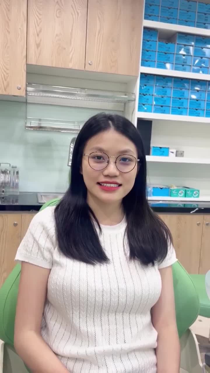 MÊ MẪN với NỤ CƯỜI  TOẢ SÁNG của Chị gái 9X sau TẨY TRẮNG RĂNG 2 hàm với công nghệ Led Bleaching tại JW
