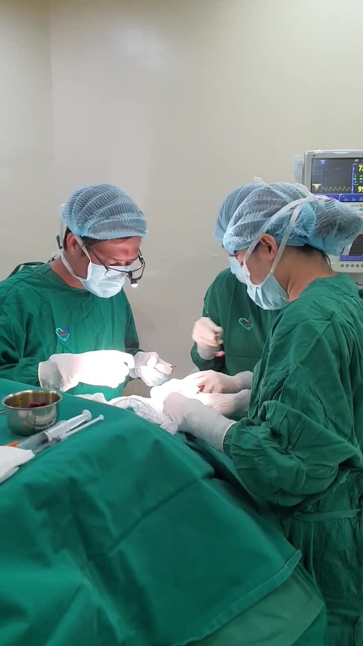 Ca PT tạo hình môi trái tim