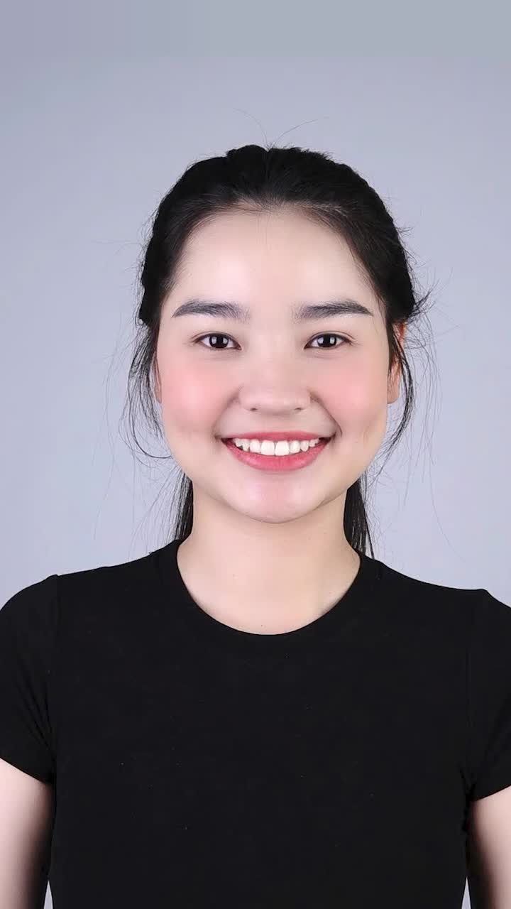 Răng sứ đẹp, là phải chăm chút và tỉ mỉ đến từng chi tiết nhỏ, chẳng hạn như bề mặt vân răng cửa như hình này