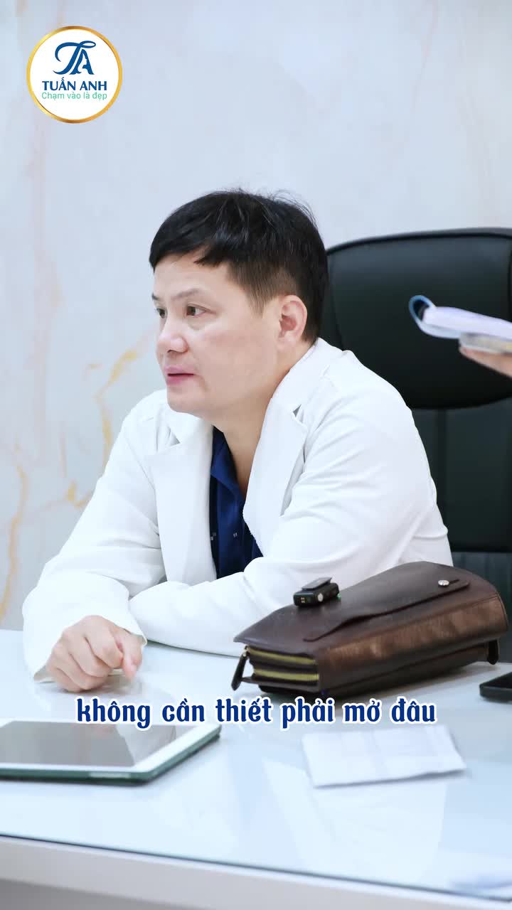 Tư vấn cắt mí cùng chị khách hàng hôm nay