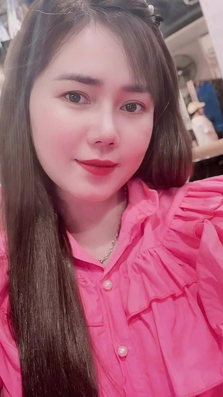 Nhìn nàng Ngọc Mãi hiện tại với chiếc mũi thẳng nhẹ, đầu mũi thon mềm, ai cũng phải công nhận: nâng mũi lót sụn là quyết định quá ư hợp lý!