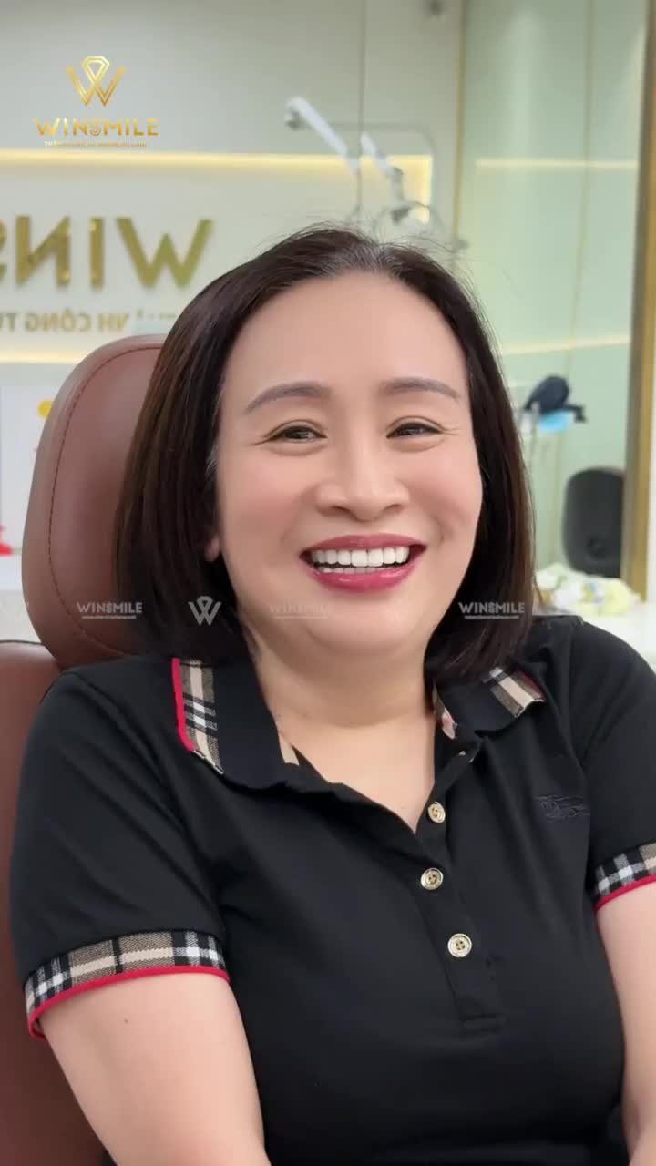 Có những nụ cười từng giấu kín cả thanh xuân, như cách chị Bích suốt nhiều năm luôn né ống kính vì hàm răng nhiễm tetracycline nặng.