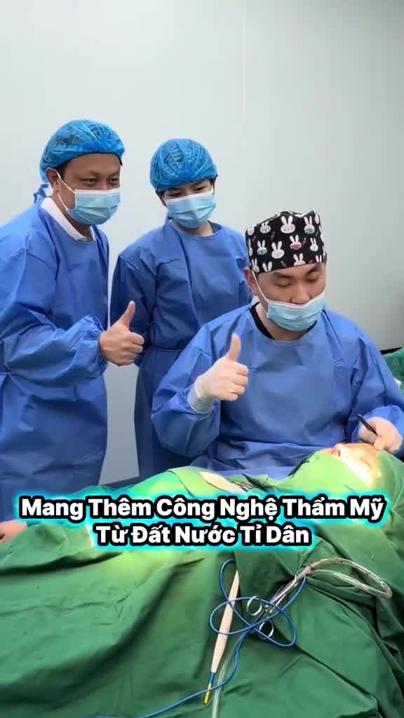 THS-BS NGUYỄN TIẾN HUY VÀ CHUYẾN CÔNG TÁC THƯỢNG HẢI: CUỘC HỘI NGỘ CỦA NHỮNG BẬC THẦY THẨM MỸ