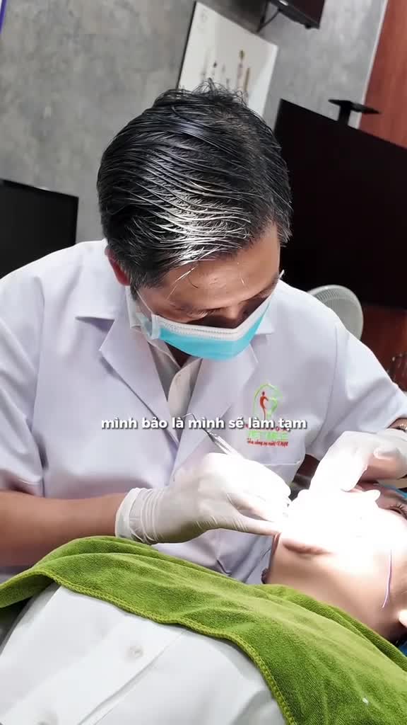 Tiếp tục hành trình giải cứu răng sứ lỗi — xem cách bác sĩ VietSmile xử lý triệt để viêm nhiễm, trả lại nụ cười khỏe đẹp cho khách hàng nhé!