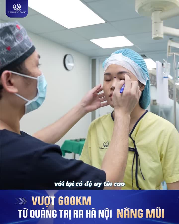Mang trọn nét dịu dàng, đằm thắm của người con gái miền Trung cùng giọng nói ngọt ngào làm say lòng người, cô bạn ấy tìm đến ekip với một mong muốn duy nhất: được trực tiếp Bác sĩ Vũ Quang nâng mũi, kiến tạo lại nhan sắc.