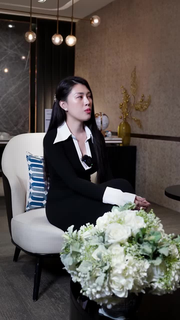 "Bác Hùng là người sinh ra chị lần thứ hai" - Khách hàng chia sẻ