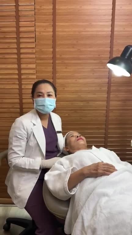 Quý bà U70 Sài Thành đến JW t.i.ê.m MESO thay DA CĂNG BÓNG, thoát kiếp DA NHĂN NHEO, LÃO HOÁ