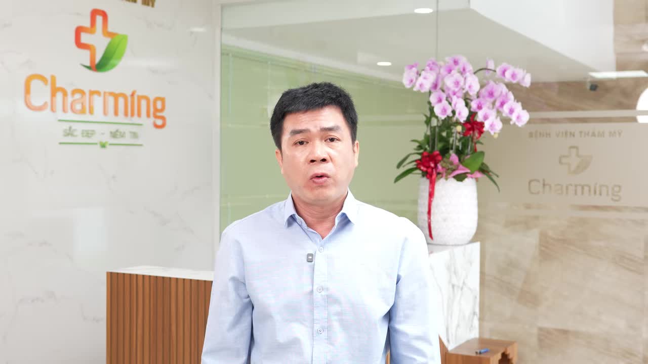 PHỤC HỒI NỤ CƯỜI BẰNG PHƯƠNG PHÁP CẤY GHÉP IMPLANT