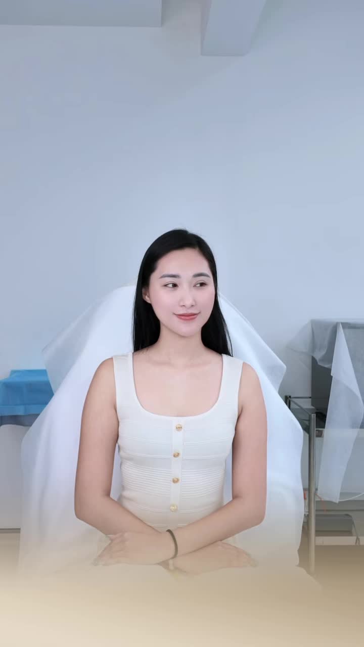 Với mong muốn trẻ hóa tự nhiên, hạn chế xâm lấn và giữ trọn đường nét riêng, Thủy Tiên được Bác sĩ thăm khám và chỉ định phác đồ PRH cá nhân hóa, tập trung cải thiện các dấu hiệu lão hóa trên từng vùng gương mặt.