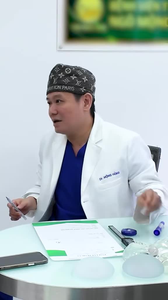 Dáng người nhỏ nhắn, thiếu thể tích V1 thì nên chọn size nào để không lộ viền túi?