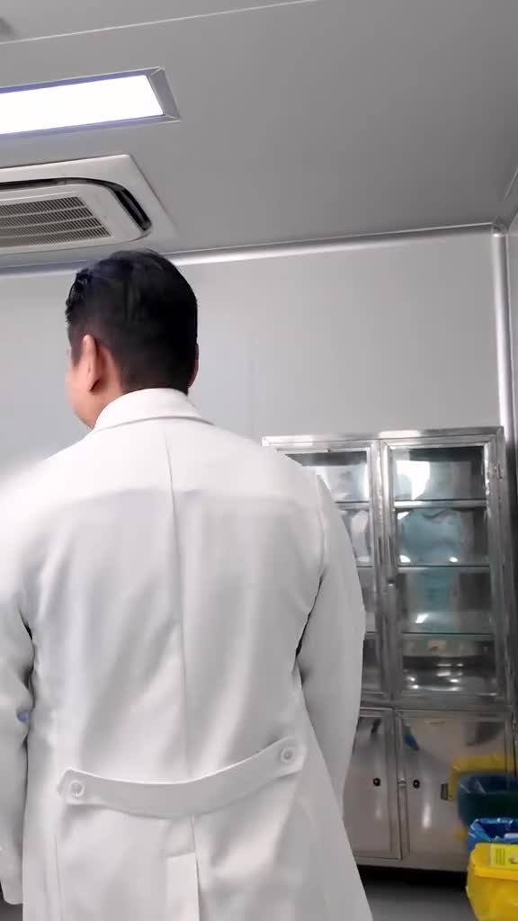 Bs. Hùng khen chị khách có V1 nhà giàu thượng lưu!