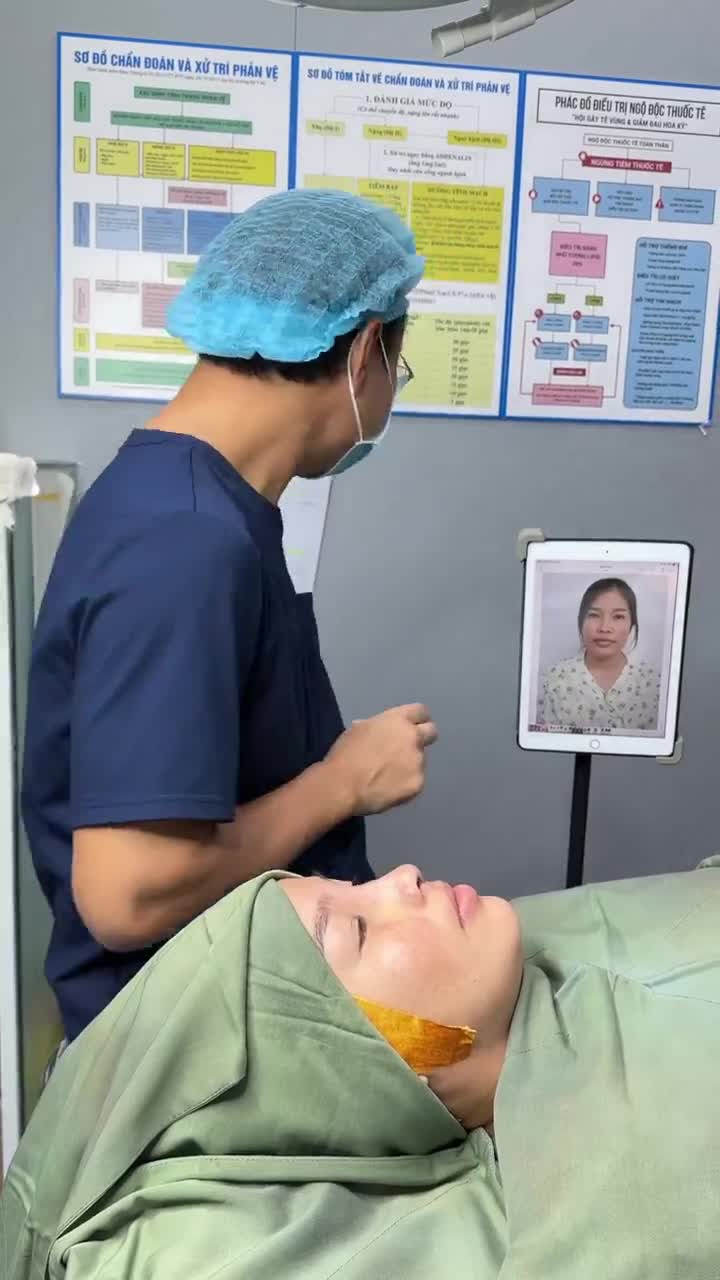 CÙNG BÁC SĨ HOẠT GẶP GỠ KHÁCH HÀNG SAU 60 PHÚT NÂNG MŨI CẤU TRÚC