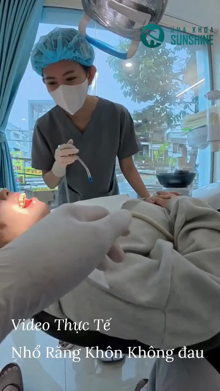 "KHOẢNH KHẮC BẮT RĂNG KHÔN RA NGOÀI — 'Ơ, XONG RỒI À BÁC SĨ?'"