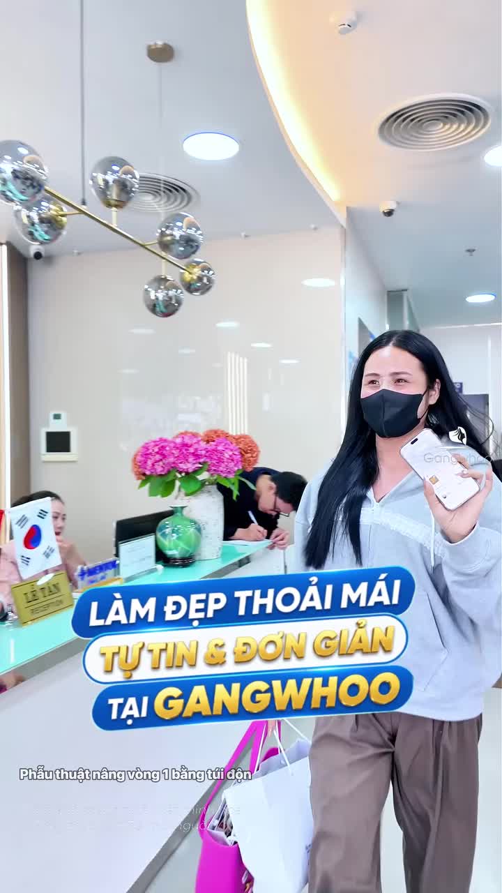 Sau khi hoàn tất ca nâng vòng 1, bác sĩ trực tiếp kiểm tra, thăm khám tình trạng và theo dõi sức khỏe của khách hàng ở phòng hậu phẫu.