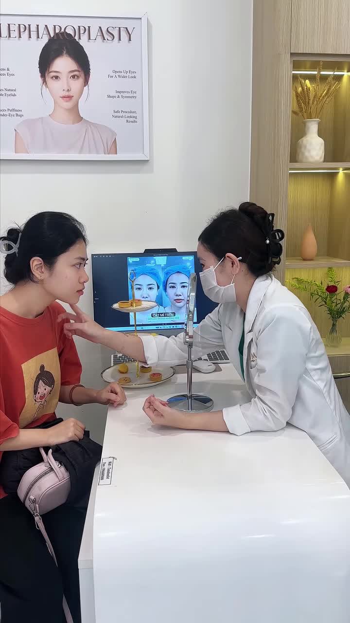 Sau sinh, mỡ má tích tụ, gương mặt thiếu cân đối. Vậy Bác Sĩ tại Tấm đã cải thiện bằng cách nào?