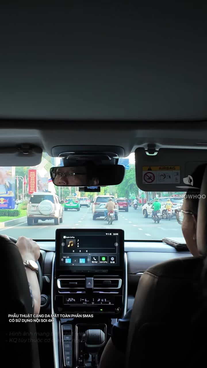 Chỉ sau 5 phút tìm hiểu, hai chị em Việt kiều đã quyết định đến Bệnh viện thẩm mỹ Gangwhoo, lựa chọn phẫu thuật căng da mặt toàn phần SMAS có sử dụng nội soi 4K để tìm lại diện mạo trẻ trung hơn.