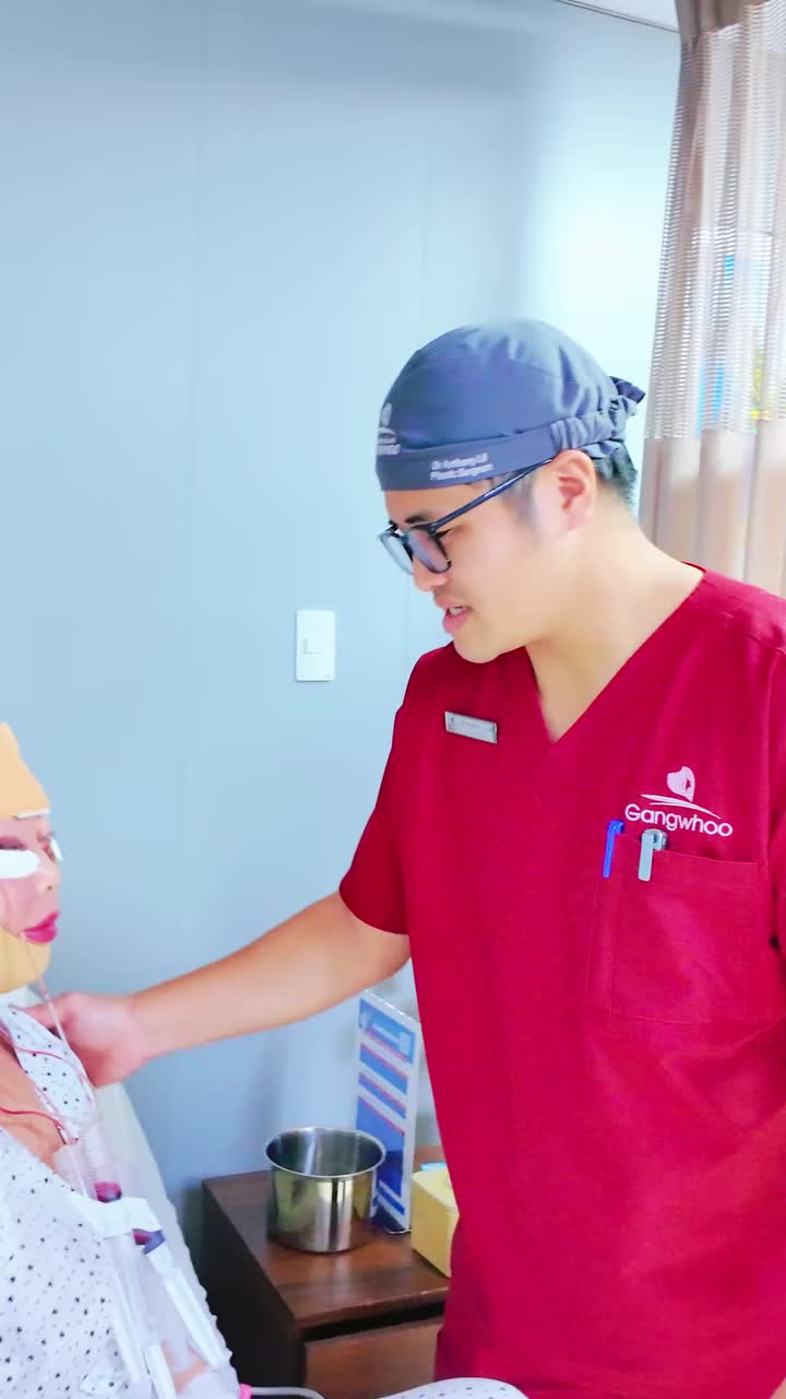 KHOẢNH KHẮC THÁO ĐAI SAU CĂNG DA MẶT SMAS CÓ SỬ DỤNG NỘI SOI 4K – DIỆN MẠO TRẺ TRUNG, ĐƯỜNG NÉT TỰ NHIÊN!