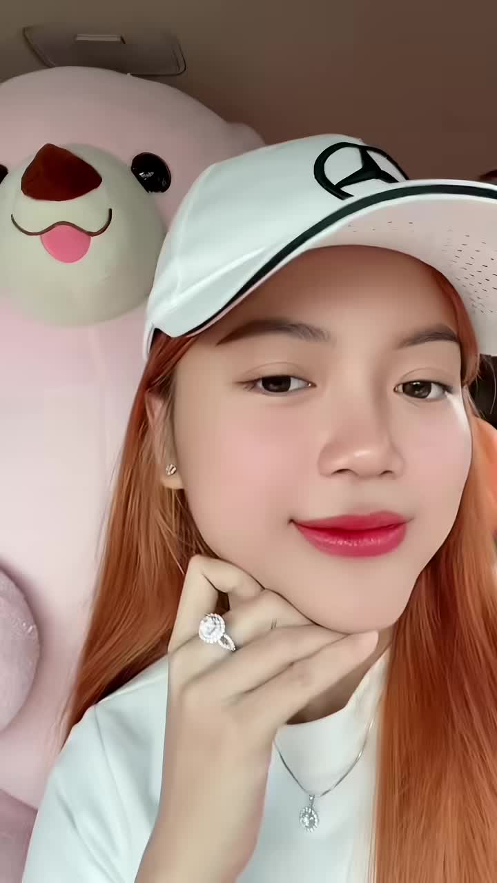 Sau 7 tháng bị viêm rồi tháo sóng, hành trình nâng mũi một-lần-nữa của cô ấy có vẻ cũng không-suôn-sẻ cho lắm. Thế nhưng, lần này, niềm tin đã được đáp lại.