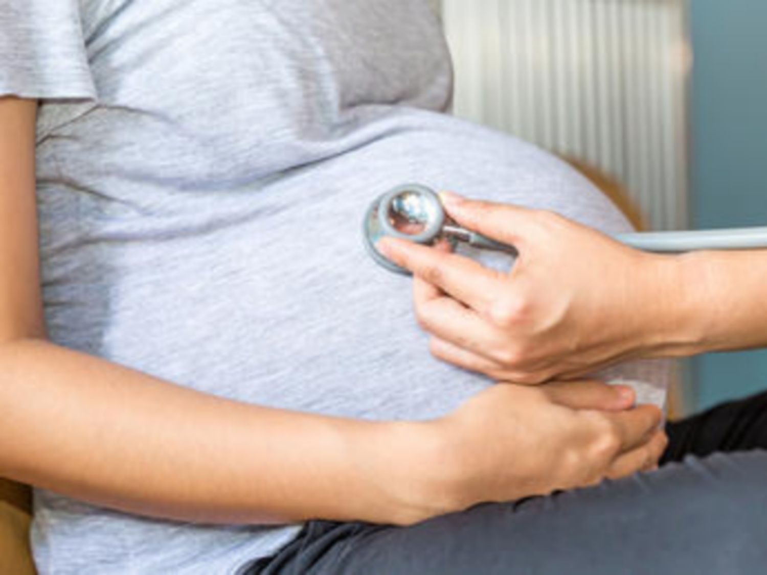 Bà bầu nhiễm HIV ảnh hưởng đến thai nhi như thế nào?