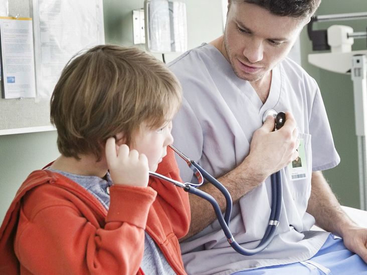 Thăm khám bác sĩ: giai đoạn bé 6 tuổi