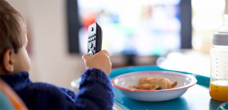 Hướng dẫn xem TV cho trẻ mới biết đi