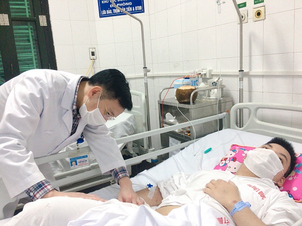 Hoại tử chỏm xương đùi, nam thanh niên 22 tuổi phải phẫu thuật thay khớp háng - Bệnh viện Việt Đức