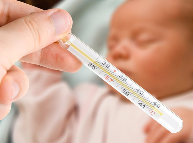 Phân biệt dấu hiệu sốt mọc răng ở trẻ sơ sinh với sốt bệnh