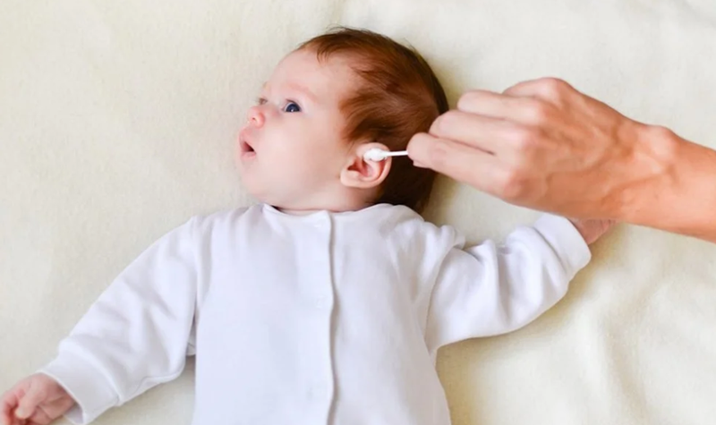 2 tình huống cần lấy ráy tai cho trẻ, còn lại...đừng làm gì