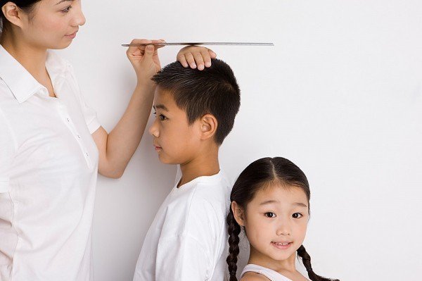 Bạn có thể dự đoán chiều cao của trẻ khi trưởng thành?