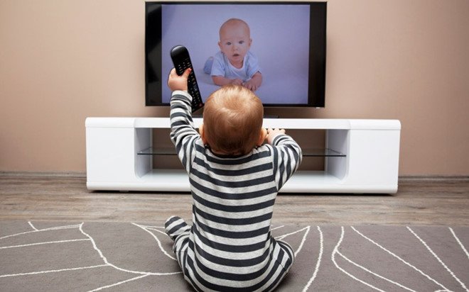 Hướng dẫn xem TV cho trẻ mới biết đi