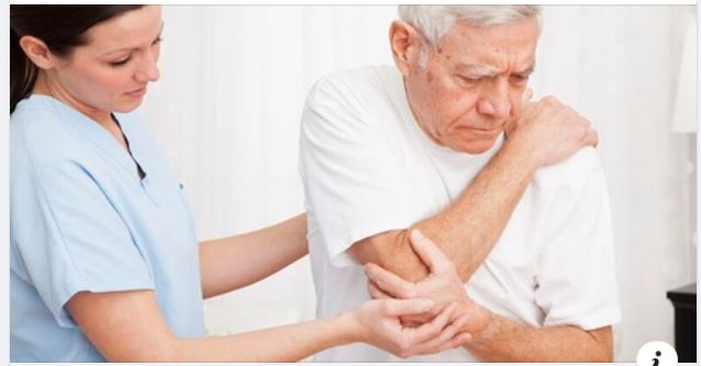 Vì sao cứng khớp tái phát khi chuyển mùa?