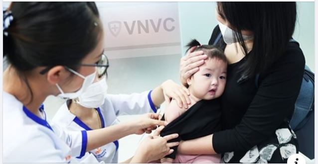 BÉ MỚI SINH 7 TUẦN ĐÃ BỊ MẮC BỆNH VIÊM MÀNG NÃO. NGUYÊN NHÂN NÀO KHIẾN CHA MẸ VỘI VÀNG CHO CON ĐI TIÊM VẮC XIN?