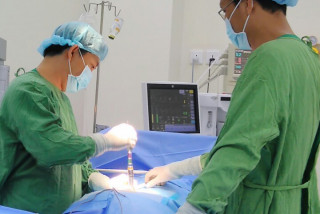 Áp dụng phương pháp phẫu thuật vi phẫu trong điều trị bệnh thoát vị đĩa đệm - Bệnh viện Hoàn Mỹ Sài Gòn