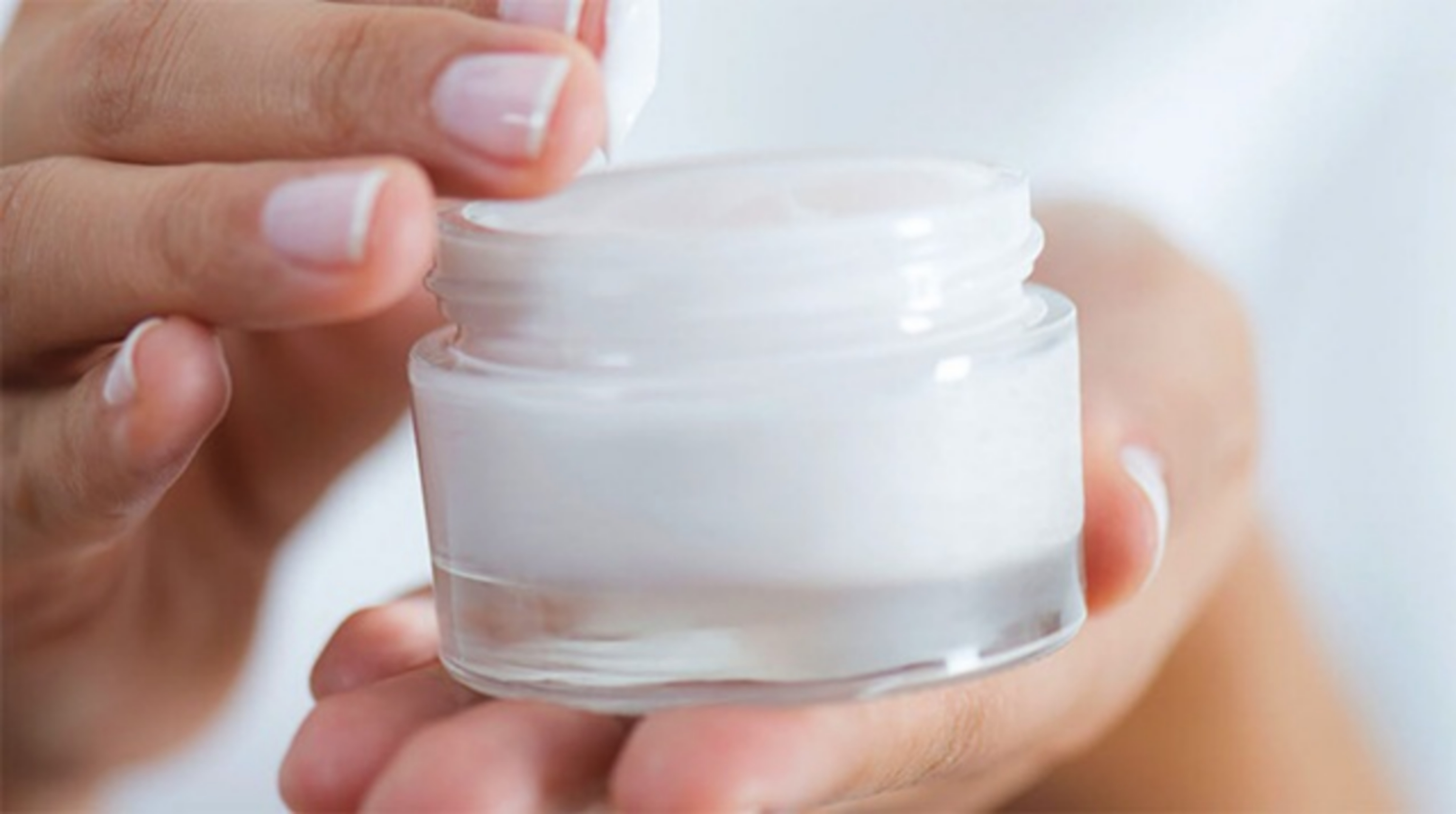 Dầu dừa có giúp điều trị bệnh trứng cá đỏ?
