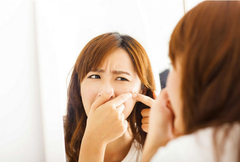 Nổi mụn trong và sau khi có kinh nguyệt