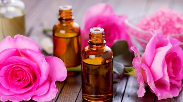 Lợi ích của tinh dầu hoa hồng và cách sử dụng