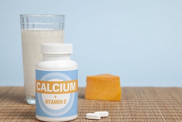 Cần bổ sung bao nhiêu canxi và vitamin D để ngăn ngừa loãng xương?