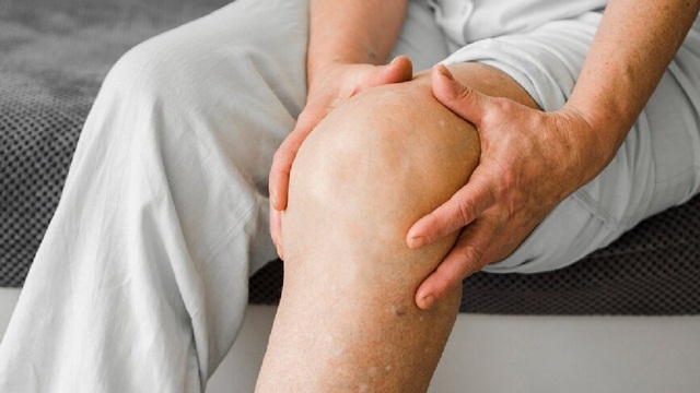 Viêm khớp dạng thấp ở đầu gối
