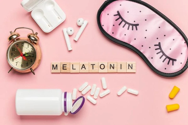 Melatonin: Lợi ích, cách dùng và tác dụng phụ