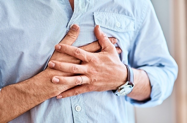 Nguyên nhân và cách điều trị đánh trống ngực kèm theo đau đầu