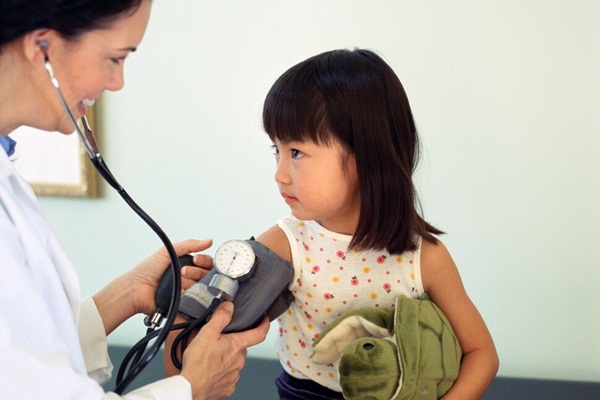 Tăng huyết áp ở trẻ em: Triệu chứng, nguyên nhân và cách điều trị