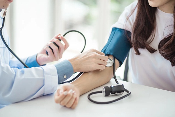 Nguyên nhân gây bệnh tăng huyết áp ở người trẻ tuổi